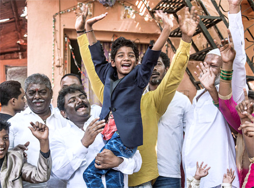 thandies:Sunny Pawar returns home to Mumbai to a royal welcome.