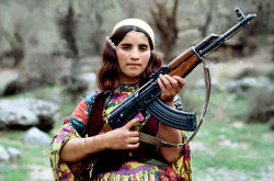 unrar:Kurdish freedom fighter girl in Zagros Mountains, 1979, Alex Bowie.