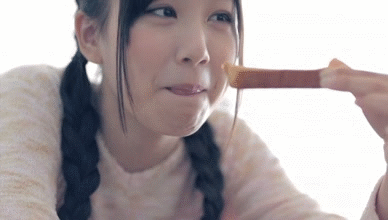 osr48:  Hhmm, yummy..I mean Hoshino Minami, not the cake..
