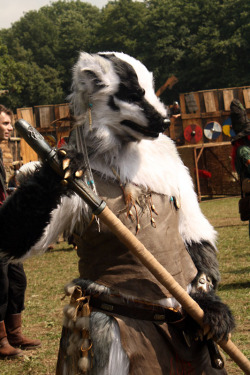 ginchimera:  snoipuh:  Now that is a kickass fursuit.  that is some redwall-tier fursuiting right there 