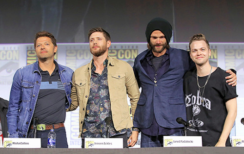 mystiquesdestiny:Micha Collins, Jensen Ackles, Jared Padalecki & Alexander Calvert at the “Super