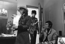 tomorrowcomesomedayblog:  Les Rolling Stones (Brian Jones, Keith Richards, Charlie Watts) backstage vus par Jean-Pierre Leloir