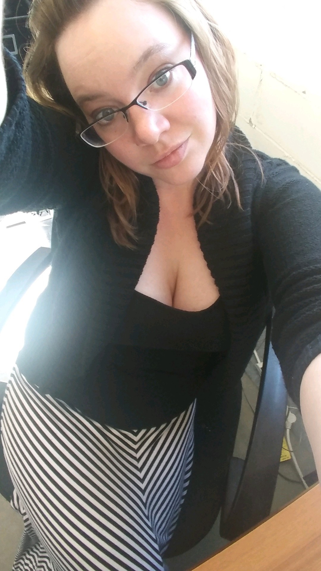 sexyworkselfies:Cum work with me.. I’m bored today.. Anne 💋 💋 from @anneandjames