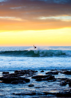 inmysparetime13:  surf-fear:  photo by Dj