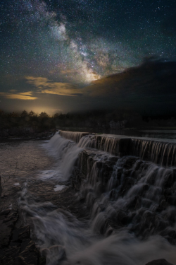 tulipnight:  Waterfall Dreamscape by Aaron