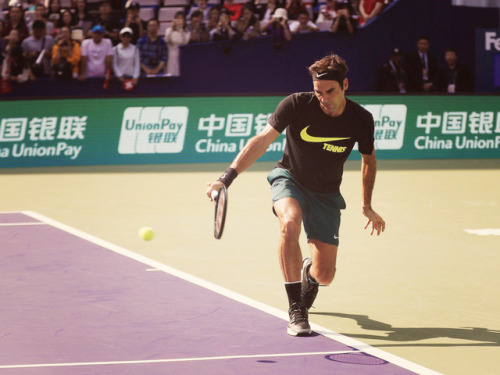 Roger Federer practices with Wu Di ahead of the 2017 Shanghai Rolex Masters - 7 October 2017