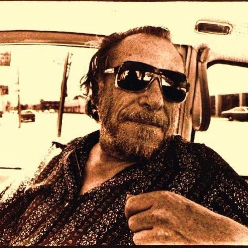 Charles Bukowski; el sucio, el borracho, el mujeriego y el que por amor, sufre como nadie y se embor