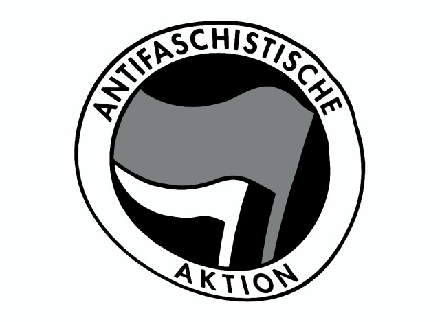 Kendra Und Ihre Freundin Machen Miteinander Herum Kendra Und Ihre Freundin Machen Miteinander Herum