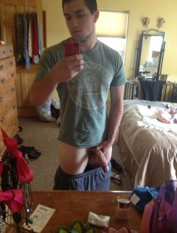 wowcocks:  He’s sexy and he shows it http://wowcocks.tumblr.com/