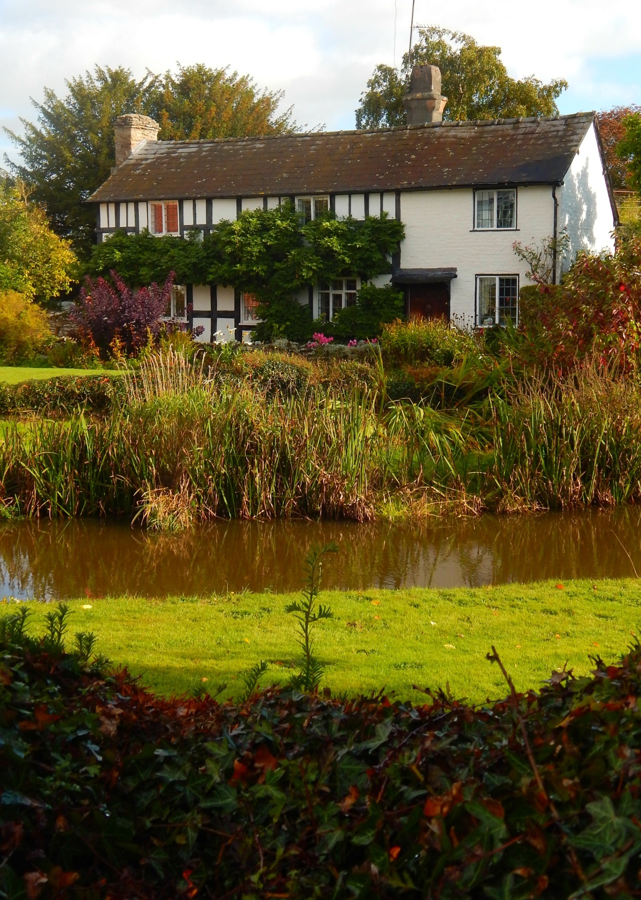 fuckitandmovetobritain:  England [25] : Bath, Canterbury, Ely, Oxford, Cambridge,