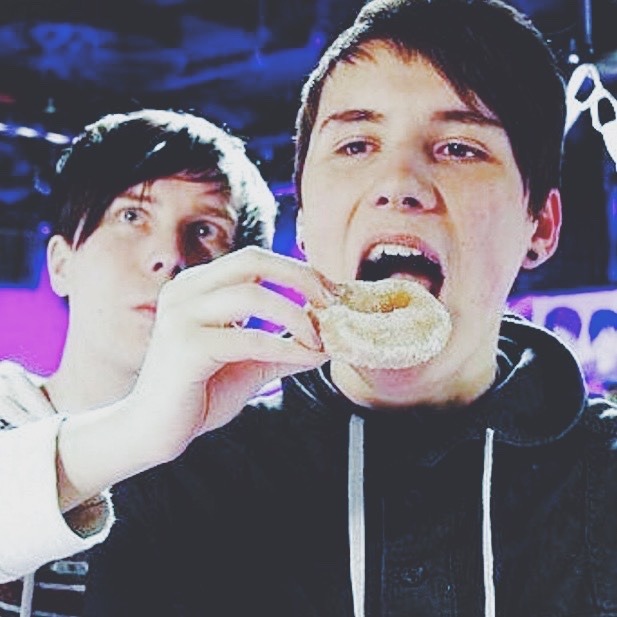 amazingplnil: “once, there were these two guys called dan and phil, who met each