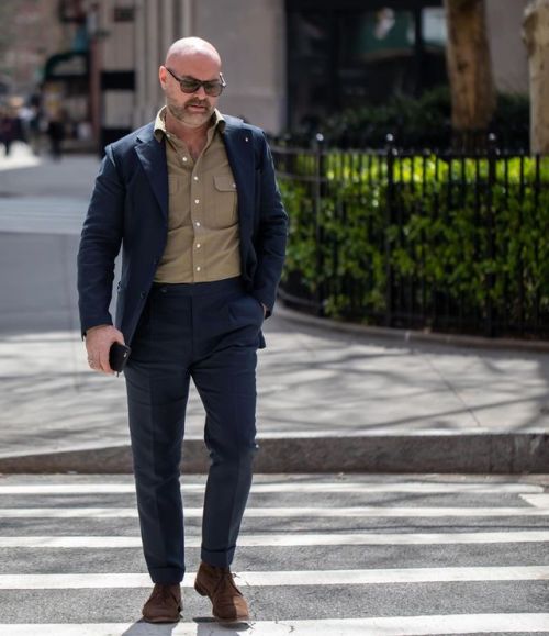 thearmoury: Dan in his MTO navy linen suit with a Model 7 jacket and matching Rota trousers. Both Ro