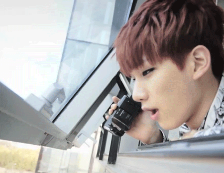 jungtaeks-blog:  VIXX waving at starlights (ノ^∇^) 