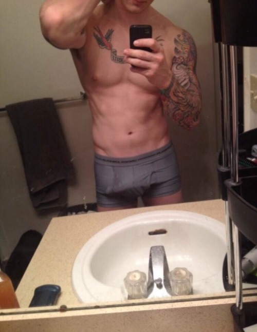 relads:  exclusivekiks:  Muscle guy shows it all 💋🔥💋🔥💋🔥💋🔥🔥🔥🔥💋🔥🔥💋🔥💋💋🔥🔥  Follow me:  http://exclusivekiks.tumblr.com/  Follow Lads Reblogged - for the hottest lads.