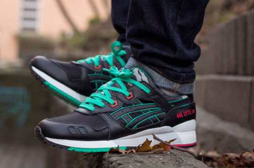 asics gel lyte iii future camo on feet