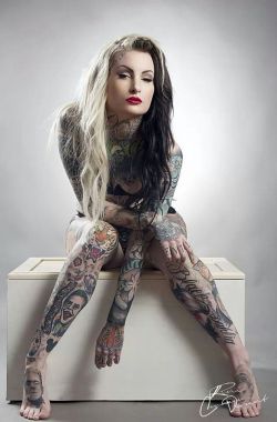 spur360:  #ink #girl #tattoo #sexy #wierd