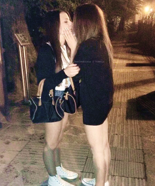 lezobey:          lesbian blog (◕‿◕✿)  ←   