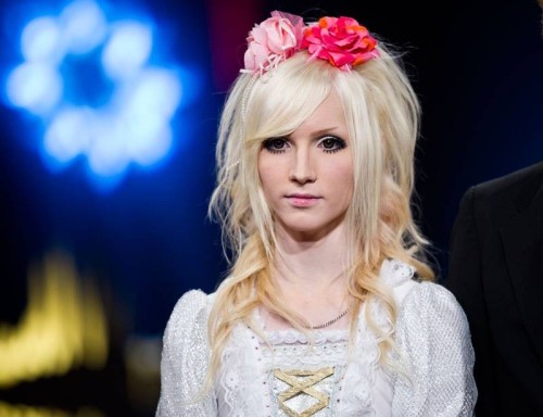mkgurlz:  Yohio is a Swedish boy who takes on a lolita character in performance.