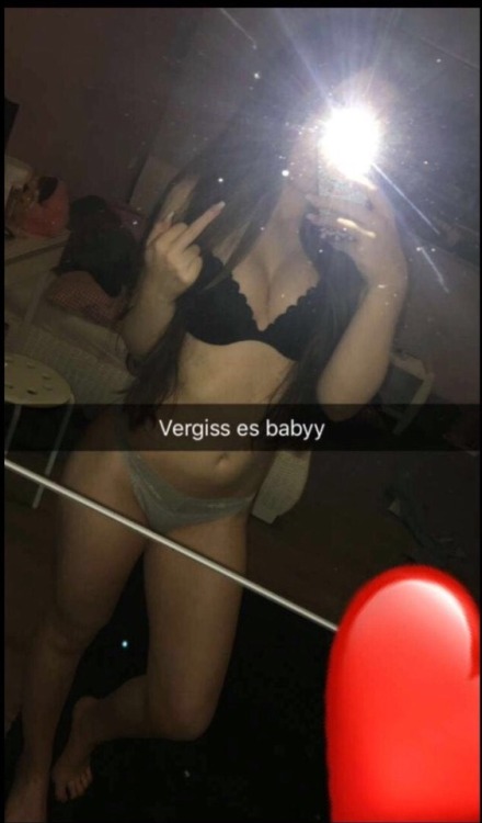 send-me-nudes-girlz: Auf die Frage ob ich paar geile Bilder bekomme kam dieses Bild Aber egal Jana a