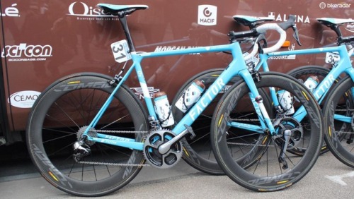 gentlemandomestique:Tour Tech Tuesday: Oliver Naison’s Factor O2 for the classics. Josh Evans