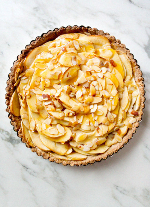 alloftheveganfood:  Vegan Apple Dessert Round Up Rustic Apple & Pear Crisp Spiced Apple Cake with Salted Caramel (NF/SF) Apple Pie (GF) Caramel Apple Cheesecake (GF/raw) Vegan Apple Oatmeal Cookies Apple Cider Cupcakes with Caramel Frosting (GF/SF)