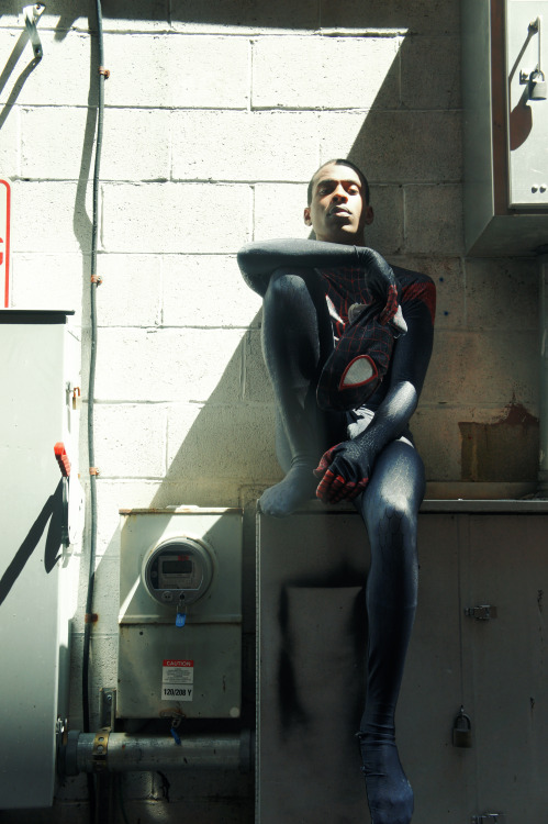 kaciart:  draiad:  andro-and-amazing:  nikolasdraperivey:  CINEMATIC MILES MORALES COSPLAYYo! My name is Nikolas A. Draper-Ivey…This is cosplay as Cinematic Miles Morales: The Ultimate Spider Man. This suit was made by Jesse Covington ( Writer