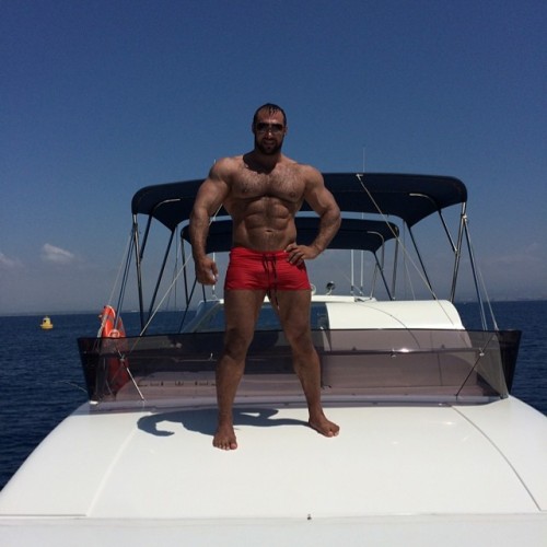 furonmuscle:  More of ultra-sexy Yury Mykhamedov!  Yes definitely ultra-sexy and the bulge adds to the fantasy 
