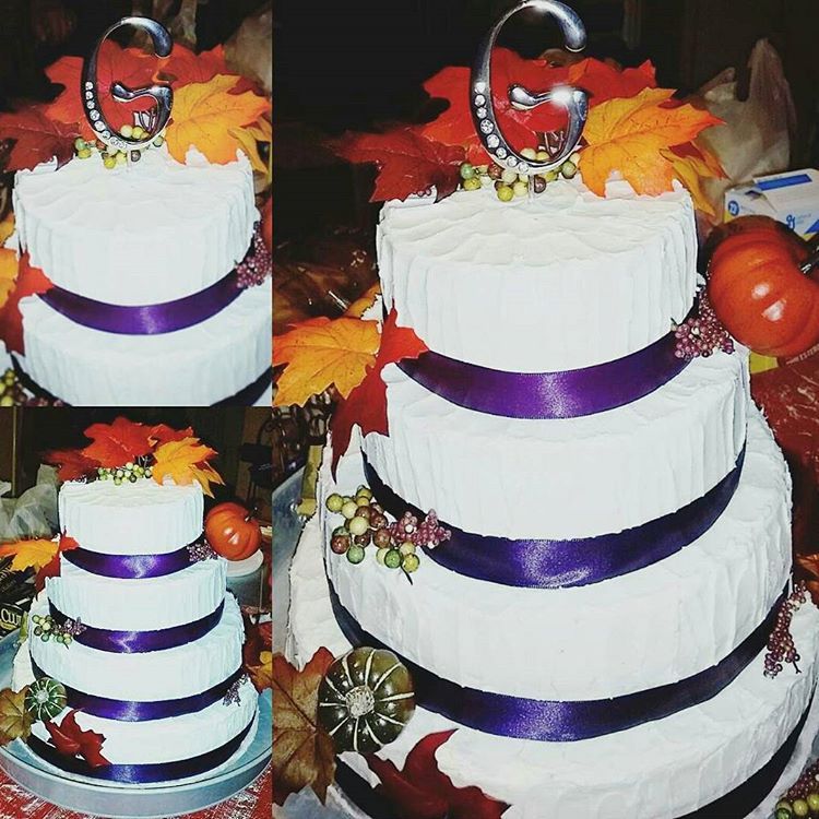 Autumn wedding cake I did for this weekend&hellip; every other layer is chocolate