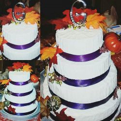 Autumn wedding cake I did for this weekend&hellip; every other layer is chocolate and yellow #autumn #cake #cakedecorating #autumnwedding #fall #purple #leaves #pumpkins #doubleflavor #buttercream #4tier