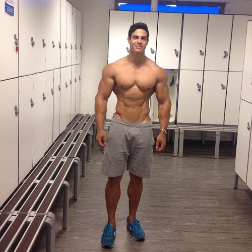 yesmiddleman:  Loic Zine
