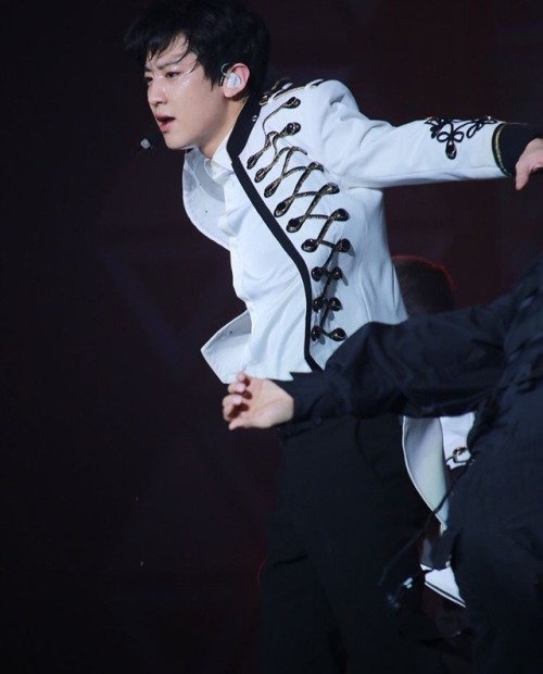 Who’s butt did Chanyeol noT touch today ?