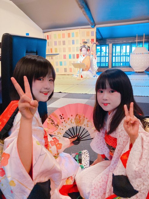 August 2021: Yui-kamuro and Tsukino-kamuro, of Suehiro okiya, posing for photography off-stage while