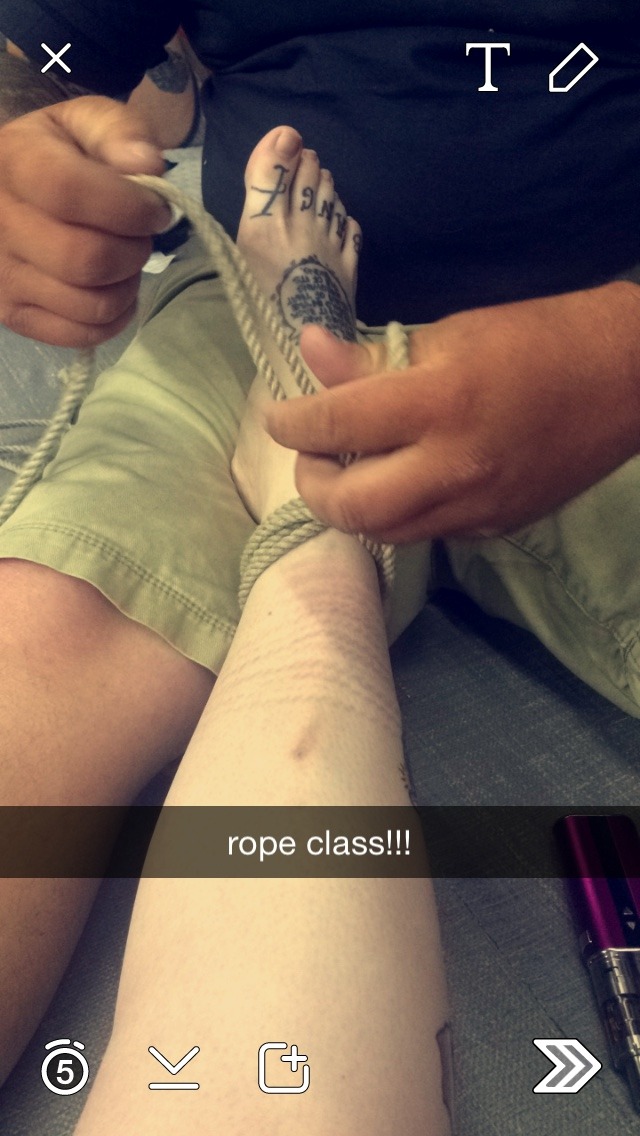 ghostfacekelly:  rope bite.