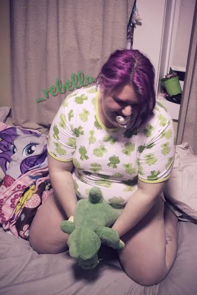 bigpiggies: thatlittlerebella:  Here are my thoughts on @onesiesdownunder‘s Green Frog Snap Cr