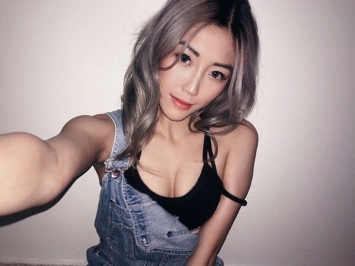 gorgeous-sggirls:  Butt not bad .. boob quite saggy aldy ..Credit: hxyxexrxix