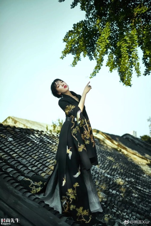 dressesofchina:Celebrities in hanfu-inspired dresses from Heaven Gaia