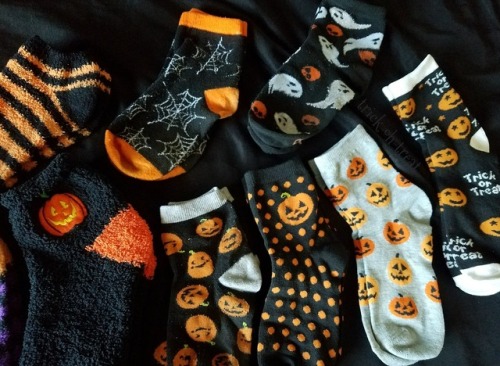 want more fall/autumn/halloween on your dash?follow sweatersscarvesandsweets