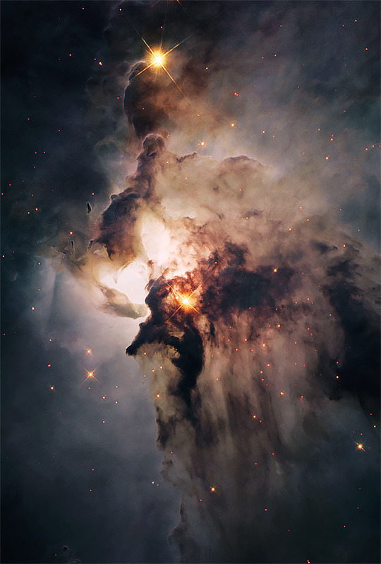 Walls of dust in the heart of Lagoon Nebula