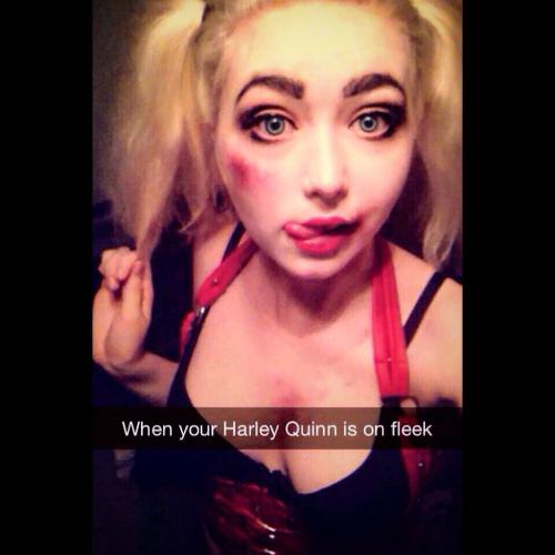 tabii-chan:  Found a second hair tie, did some pigtails, ended up as Harley Quinn at 2intheam~This is what I live for~♦️ #harleyquinn#onfleek#cosplay#closetplay#makeup#makeuponfleek#imtoohot#hotdamn#dark#grungy#sexy#cute#pretty#hot#whatamidoing