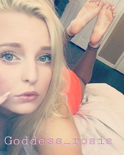 @goddess__rosie #teenfeetmodel #feet #foot #teenfeet #footfetishgroup #youngfeet #prettyfeet #footsl