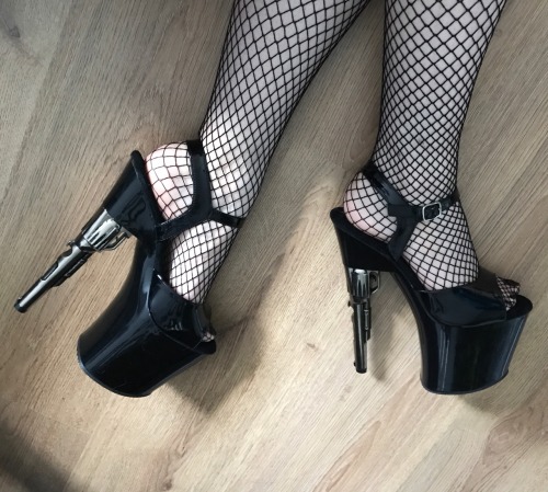 babybaph0met:  New shoes