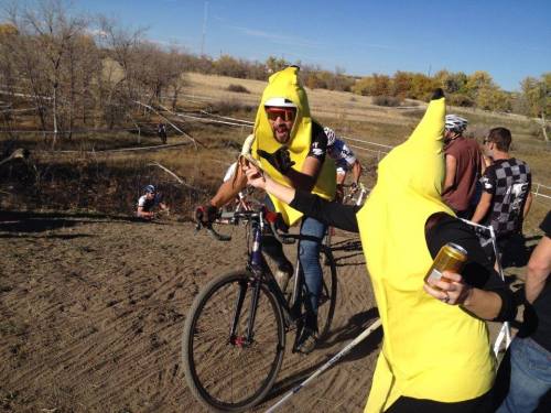 bicyclerelated: This is a banana, giving a banana a banana hand up. 