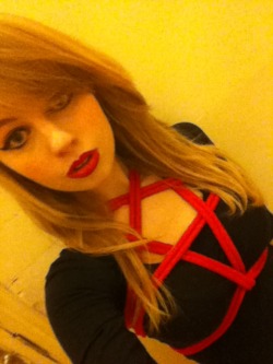 pixie-led:  pentagram harness :3 thankuu Troi http://thattroikidd.tumblr.com/ 