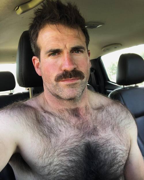 Want to see more hot hairy daddies, bears, and silver foxes? Follow me! My queue is always full and 