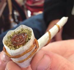 questionbluntz:  Twaxed joint pipePhoto by: