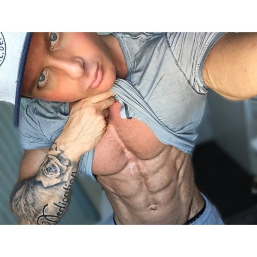lumbrjax:  Instagram user @tommydedication_ http://ift.tt/1pf0oM3