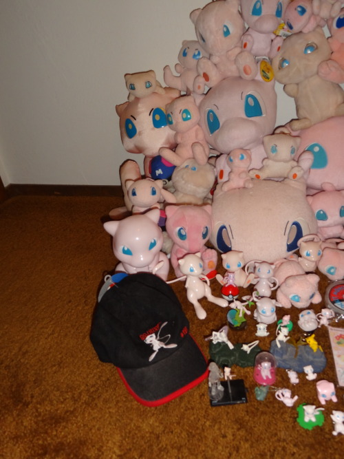 pacificpikachu:I decided to take my Mew collection down from its shelves for some crazy reason so I 