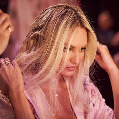 Candice Swanepoel backstage at the 2017 Victoria’s Secret Fashion Show in Shanghai (via Vogue Austra