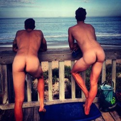 2hot2bstr8:  i’m sure they appreciate that view, but i am appreciating MY view♡♡♡  that dude on the right…..his ass and legs are hot as HELL 