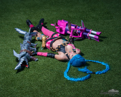 league-of-legends-sexy-girls:  Jinx cosplay by Elizabethmaree Cosplay Photography by Ian Stubber 